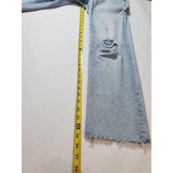 Levi’s Women’s 27 Jeans RIBCAGE STRAIGHT High Rise Light Wash Distressed - Picture 7 of 8